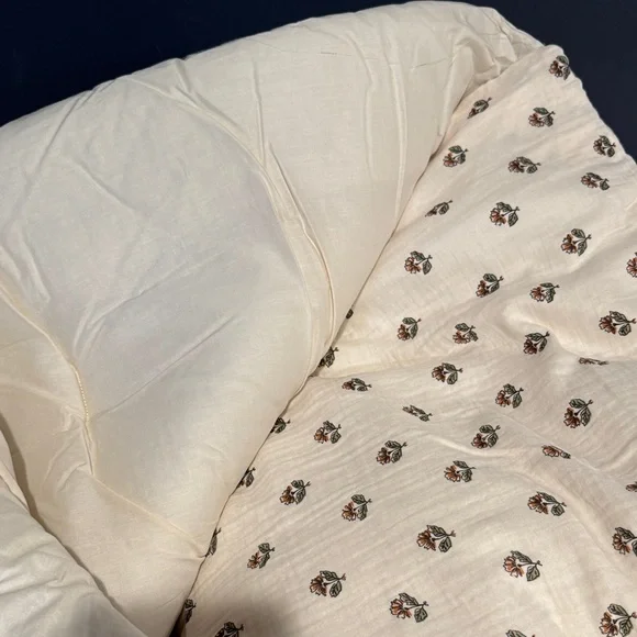 Peri Home gauze Floral Comforter Cream - Picture 2 of 5